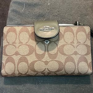 Coach green wallet /wristlet